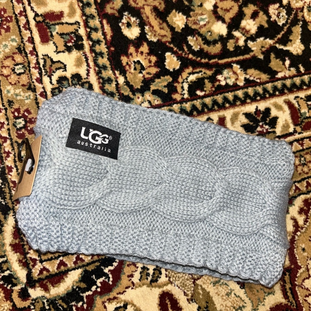 NWT  UGG Chic Gray Cable Knit headband, soft and stretchy fleece lined